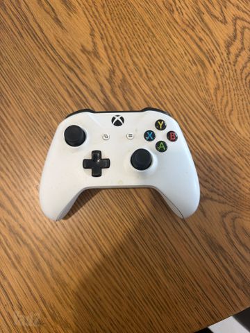Xbox one s עובד טוב