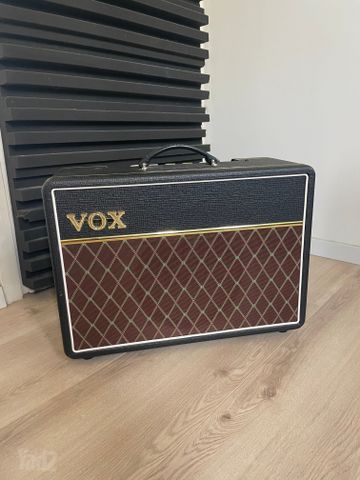מגבר vox AC10C