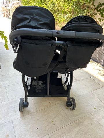 עגלת תאומים