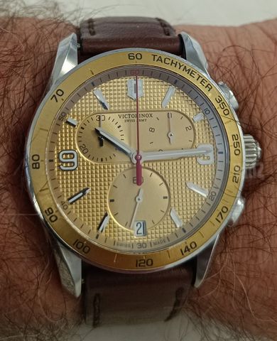 שעון VICTORINOX