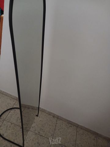 מראה. גוף עם מעמד