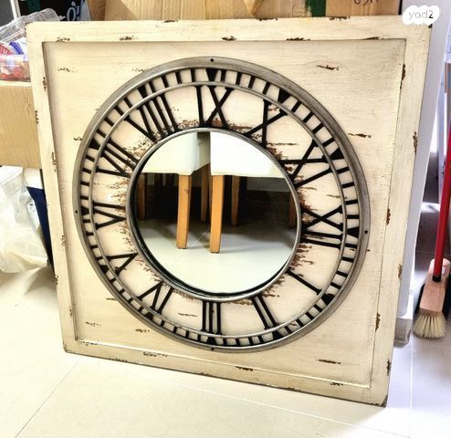 מראת שעון עתיקה עם ספרות רומיו