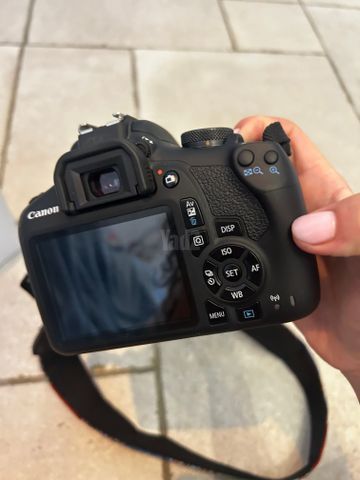 מצלמת Canon D2000