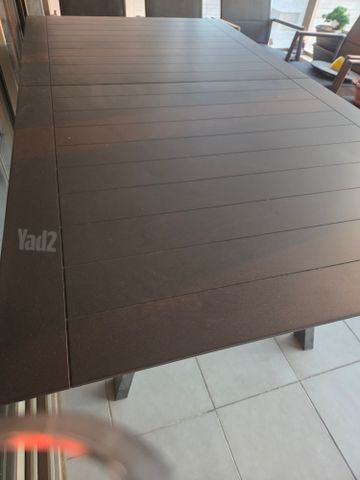 שולחן וכסאות