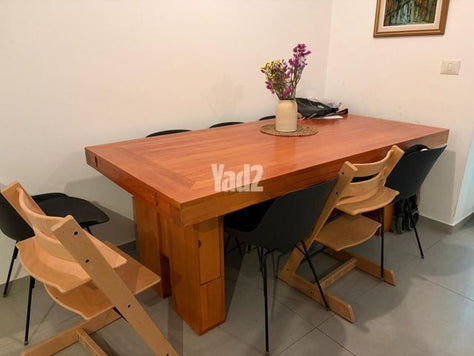 שולחן אוכל משפחתי מעץ מלא