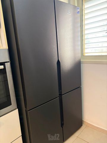 מקרר electrolux בן שנה