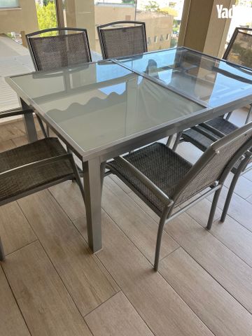 שולחן