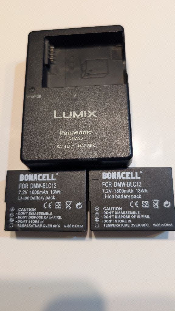 סוללות ומטען למצלמת LUMIX