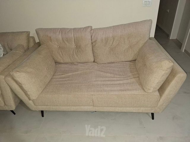 ספה בצבע בז'