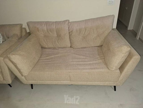 ספה בצבע בז'