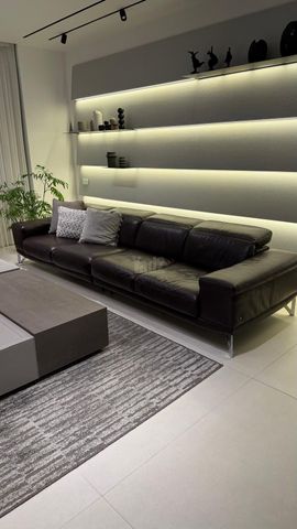 ספת עור  (Natuzzi)