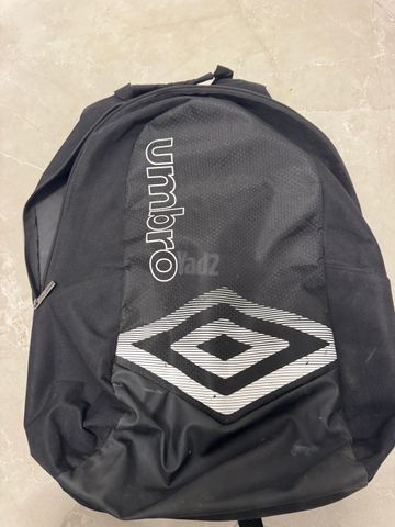 תיק UMBRO