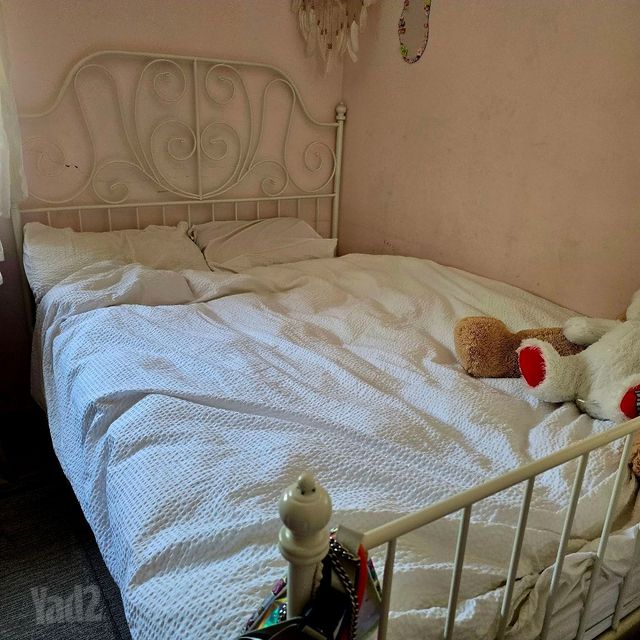 מיטת וינטג מהממת לבנה