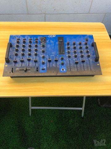 DJ