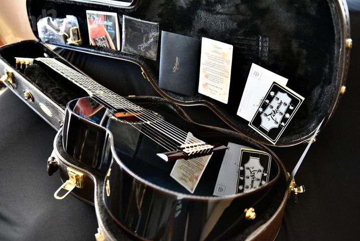 גיטרה יפנית Takamine