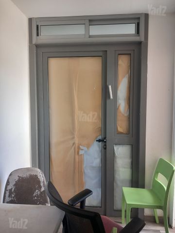 דלת אלומיניום