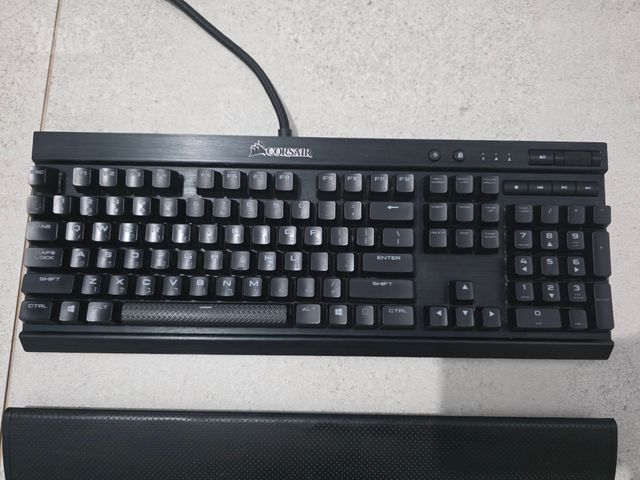 Corsair K70 LUX RGB