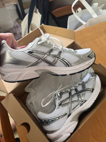 נעלי asics דגם 1130 מידה 43.5