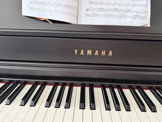פסנתר Yamaha Clavinova CLP-745