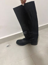 מגפיים שחורות