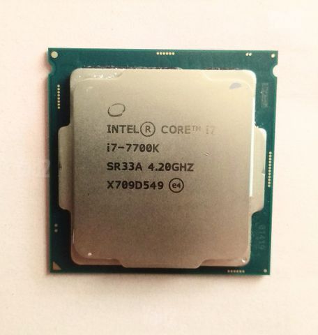 מעבד: Intel Core i7 7700k