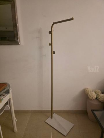 מתלה ביגוד