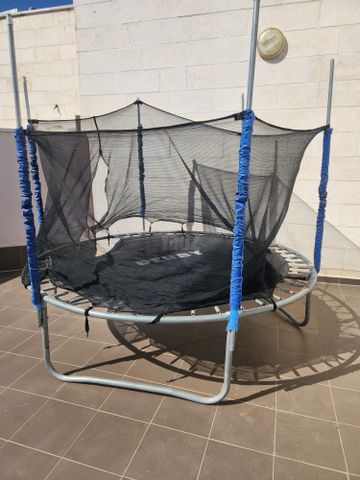 טרמפולינה לחצר