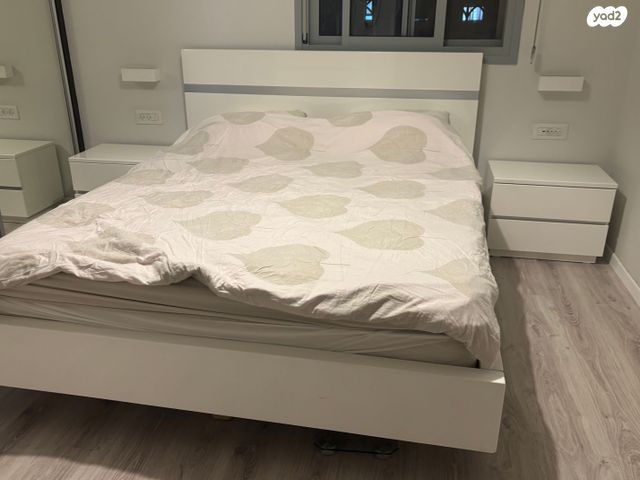 חדר שינה זוגי +2 שידות + קמודה