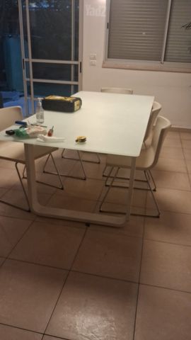 שולחן אוכל