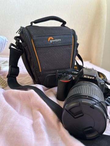 Nikon D5600 + עדשת 18-140 VR