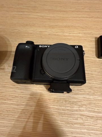 מצלמת sony a6400 + 3 בטריות