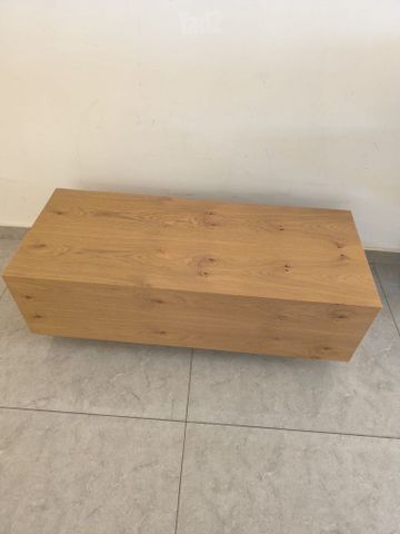 שולחן עץ