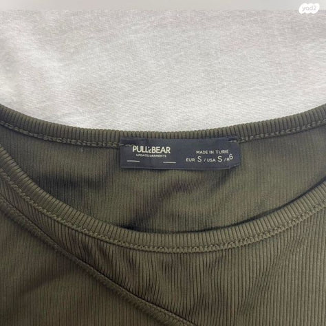 חולצת קרופ pull&bear