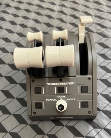 מצערת של Thrustmaster