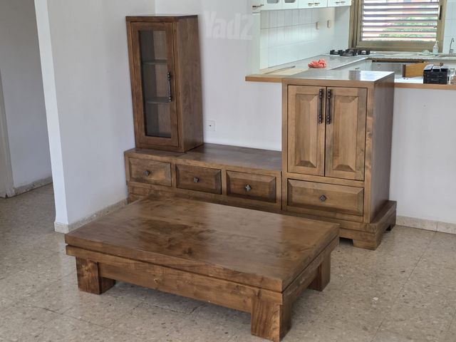 מזנון ושולחן