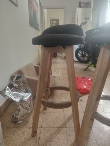 2 כיסאות בר