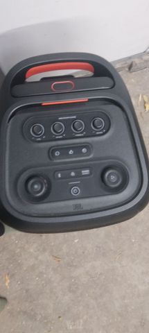 בידורית JBL