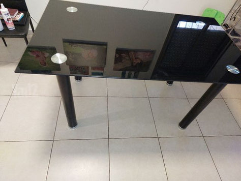שולחן אוכל