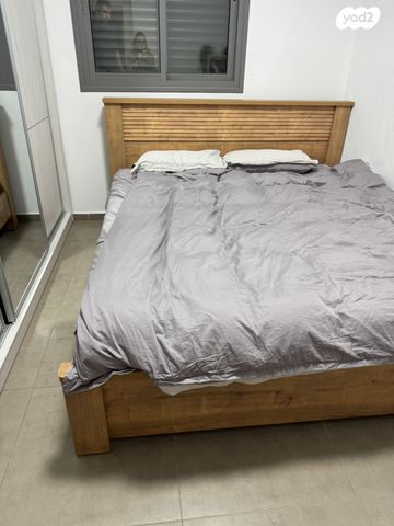 מיטת זוגית 1.80