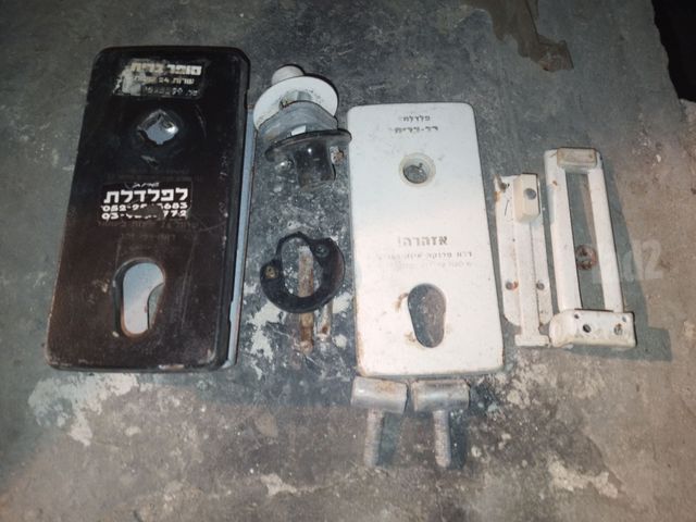 דלת רב בריח 80/200 ס'מ