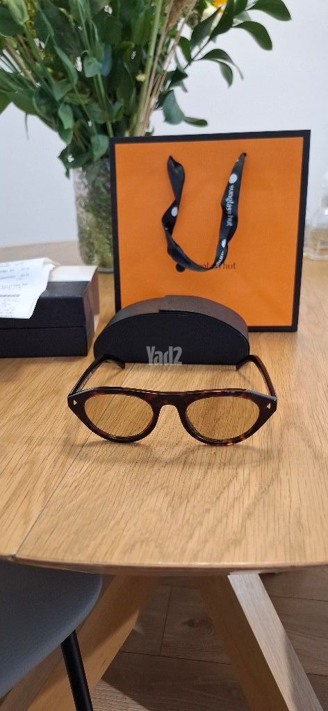 משקפי שמש של Prada
