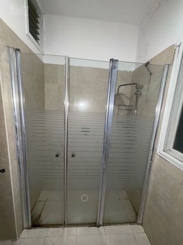 מקלחון חזיתי רחב