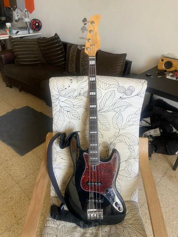 בס Sire Marcus Miller V7