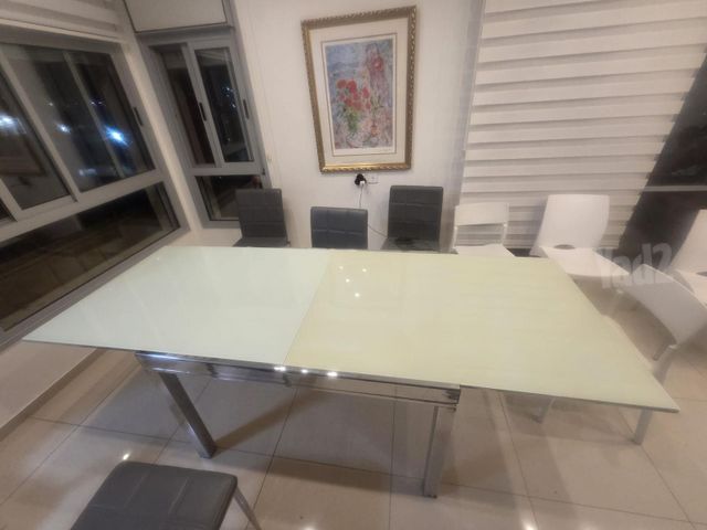 שולחן אוכל