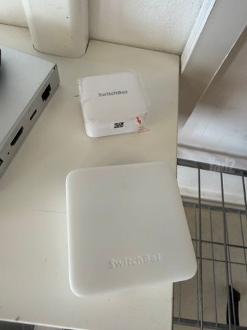 זוג SwitchBot Hub Mini