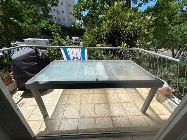 שולחן גן ומרפסת