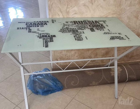 שולחן זכוכית