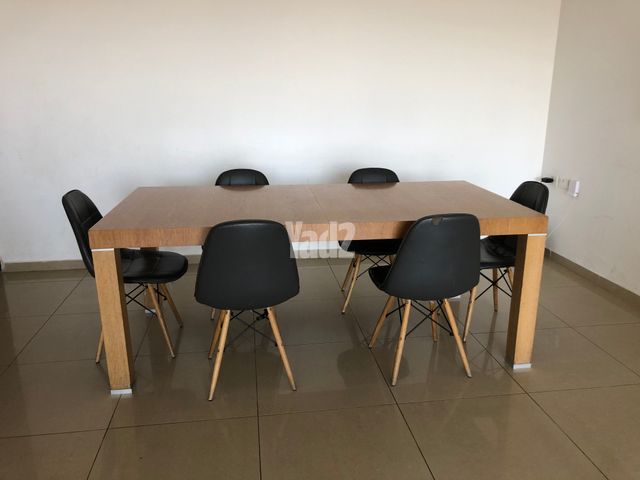שולחן וכסאות