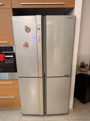 מקרר SHARP