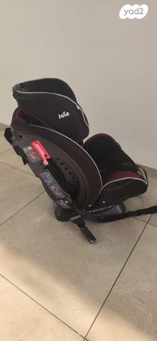 כיסא בטיחות לרכב של חב' Joie